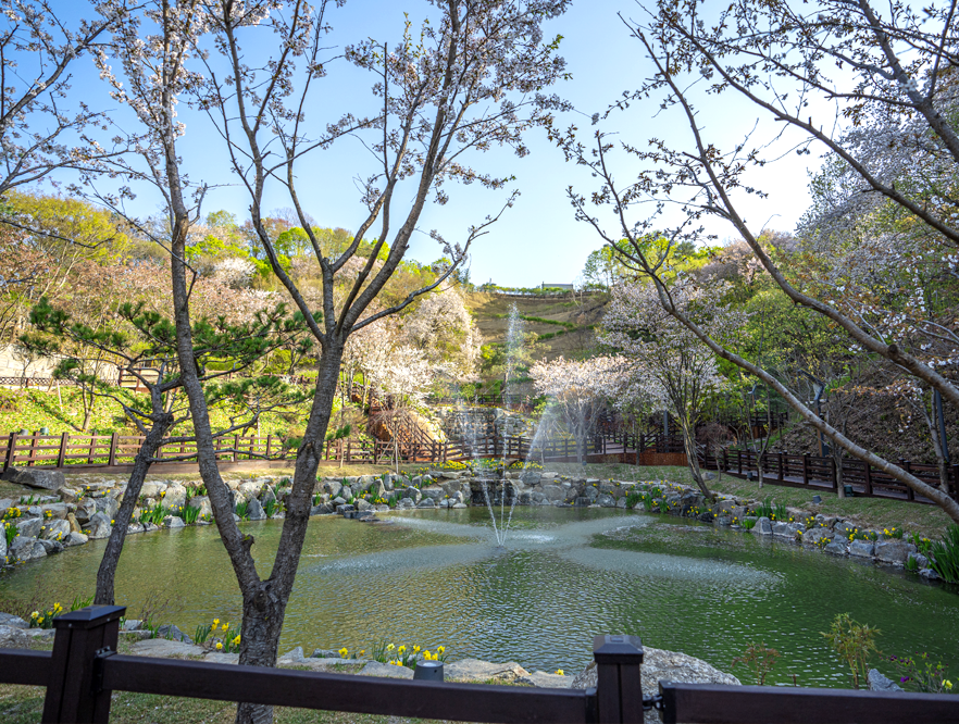 강아지숲 연못01